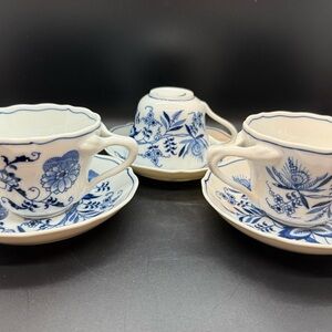 Blue Danube Blue Onion Floral Cups and Saucers(3)